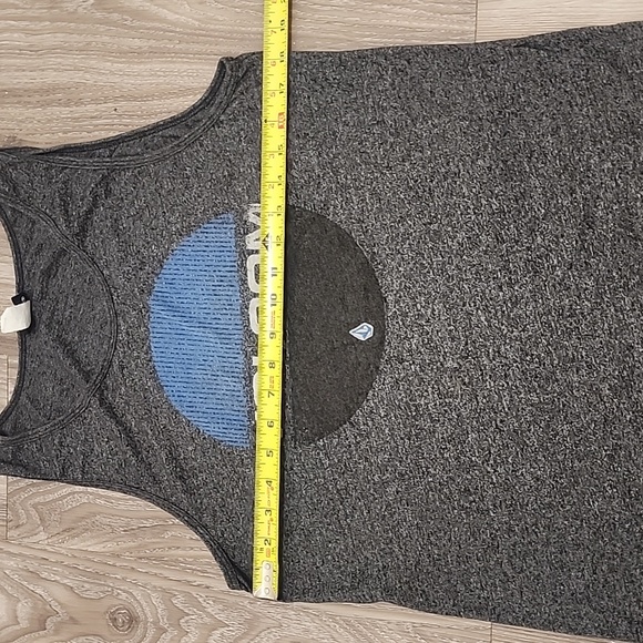 Volcom Tank - Picture 6 of 9